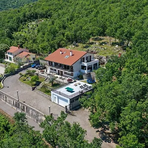  Ferienhaus Großes Reihenhaus Mit Viel Grün Und Meerblick Kroatien